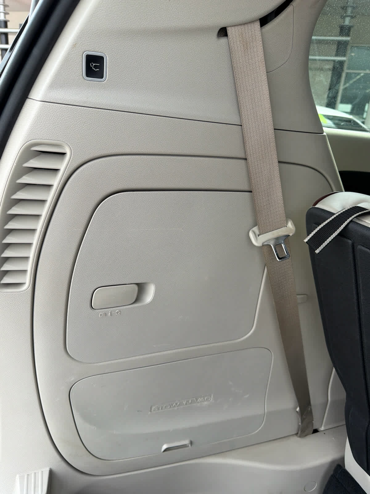 Used 2017 Chrysler Pacifica Limited FWD image 12