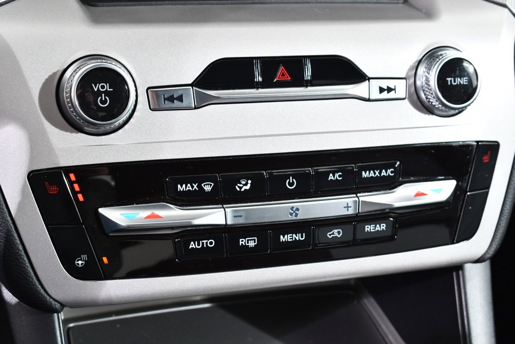 Used 2023 Ford Explorer XLT w/ Equipment Group 202A image 30