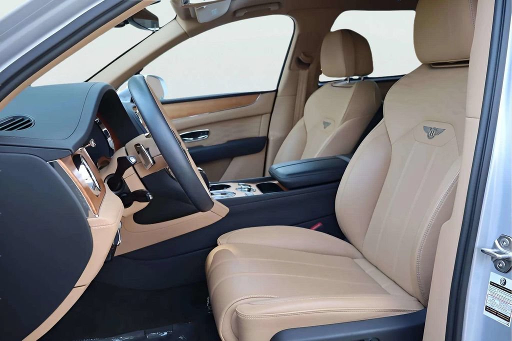 Used 2023 Bentley Bentayga Extended Wheelbase AWD/4WD image 15