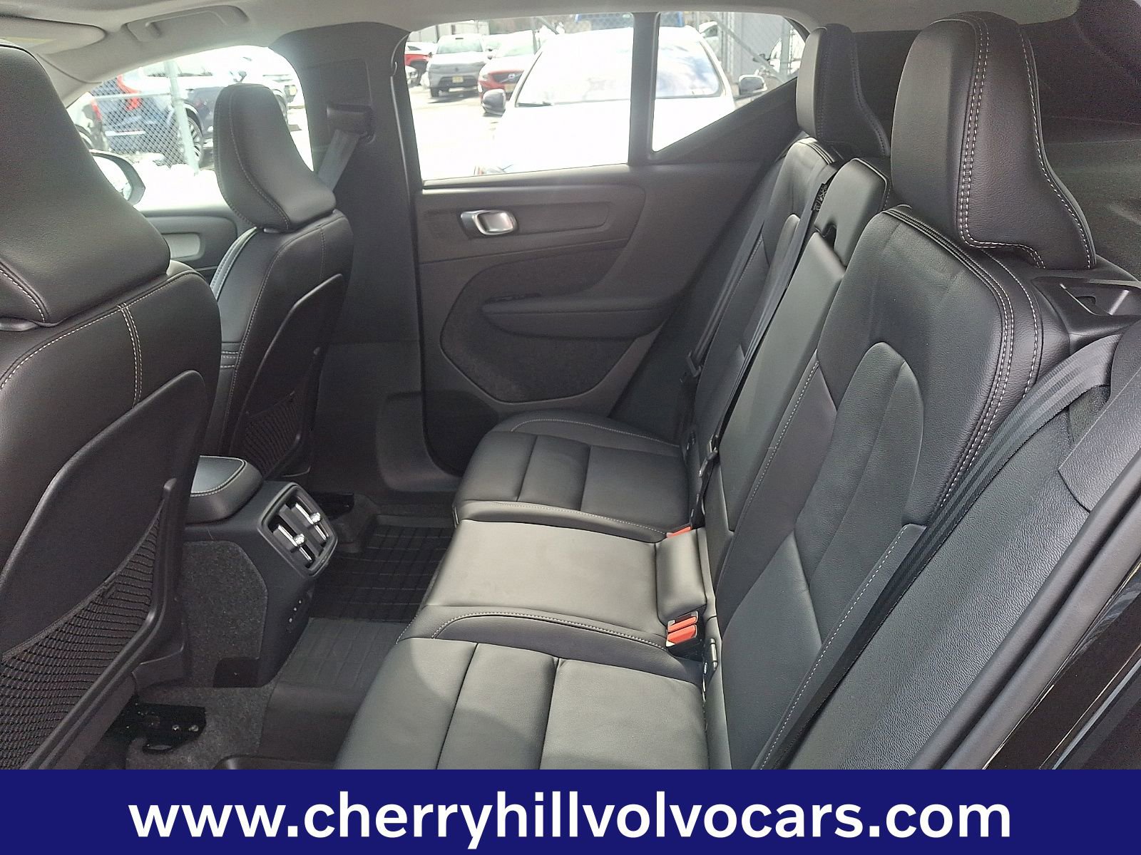 Certified 2025 Volvo XC40 B5 Ultra w/ Protection Package Premier image 11