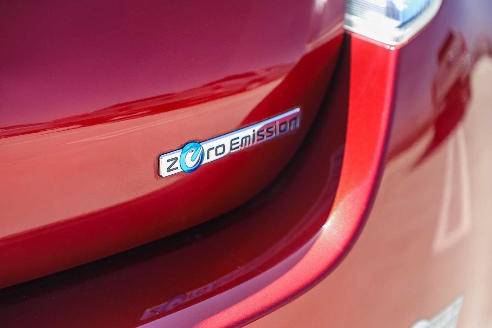 Used 2013 Nissan Leaf S FWD image 9