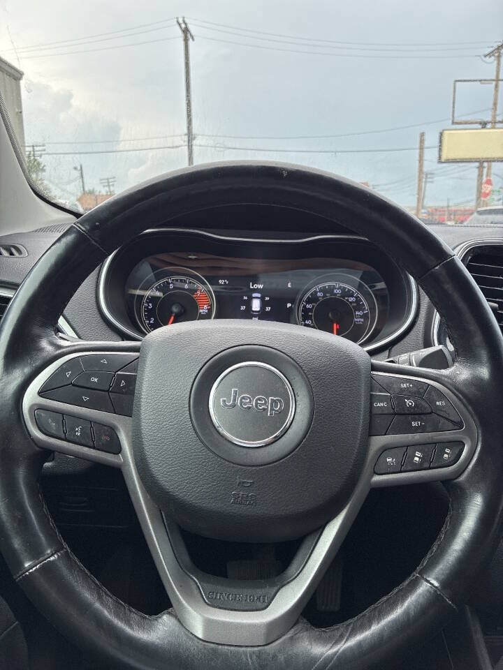 Used 2019 Jeep Cherokee Limited w/ Luxury Group FWD image 20