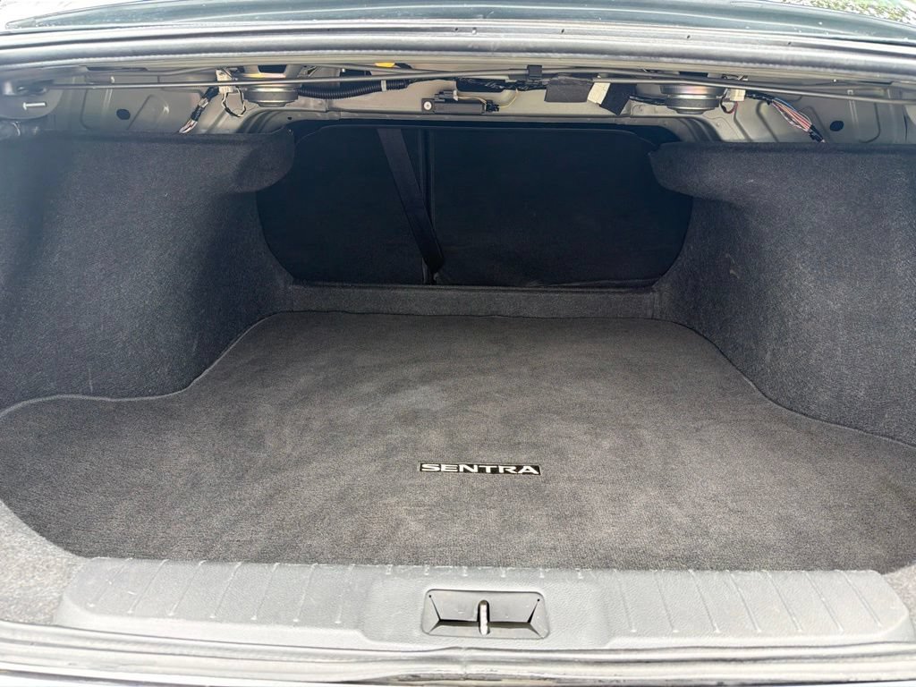 Used 2025 Nissan Sentra SR FWD image 18