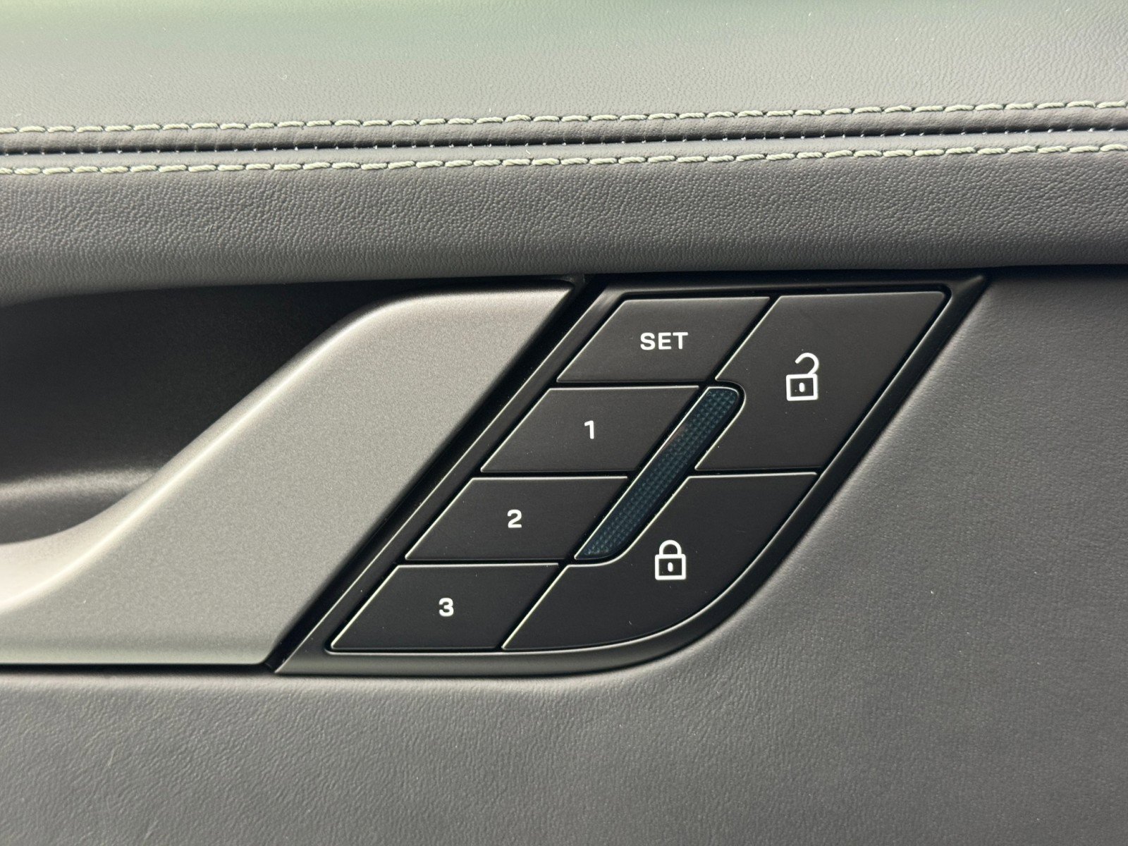 Used 2025 Porsche 911 Carrera image 17