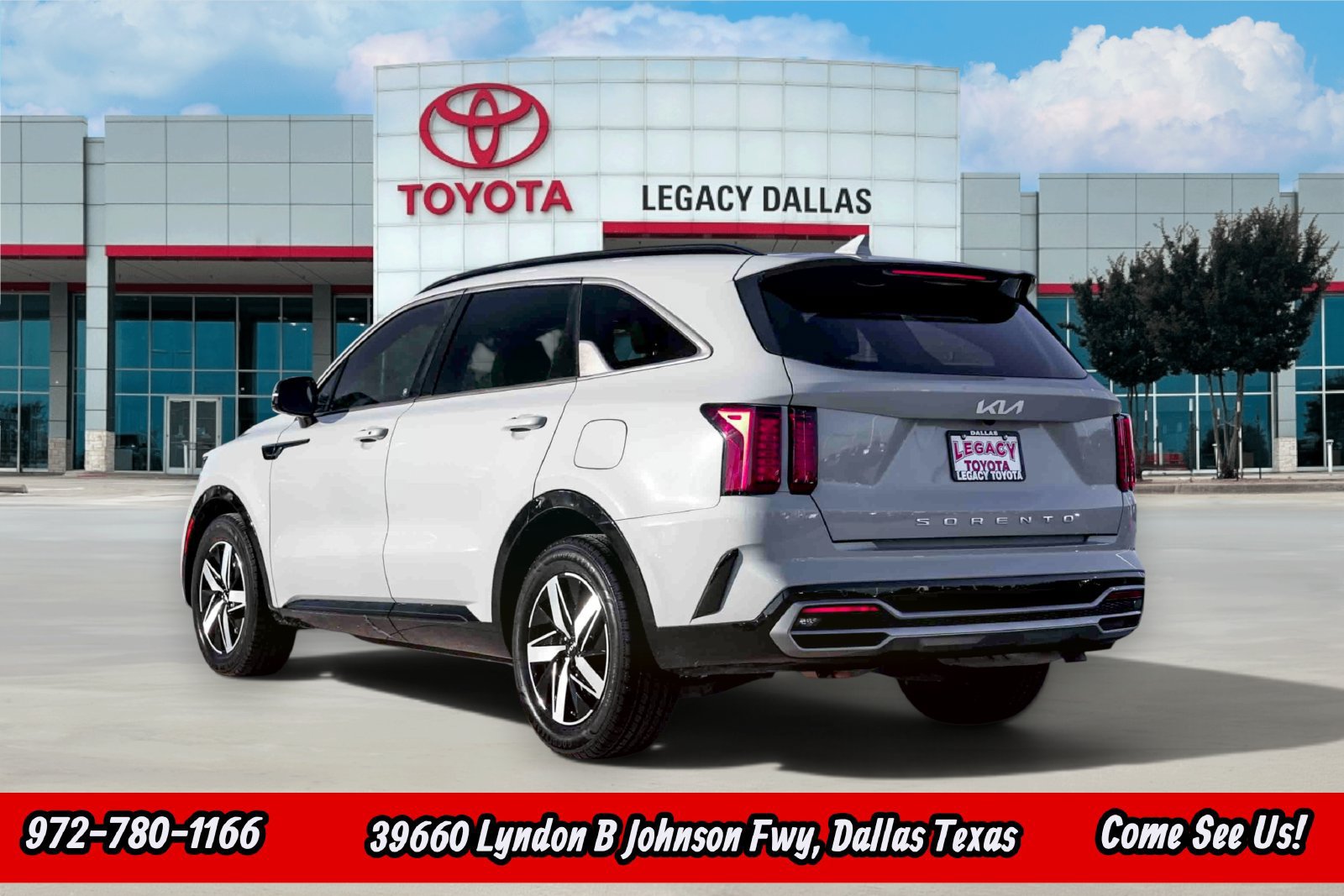 Used 2022 Kia Sorento EX w/ Panoramic Sunroof Package FWD image 8