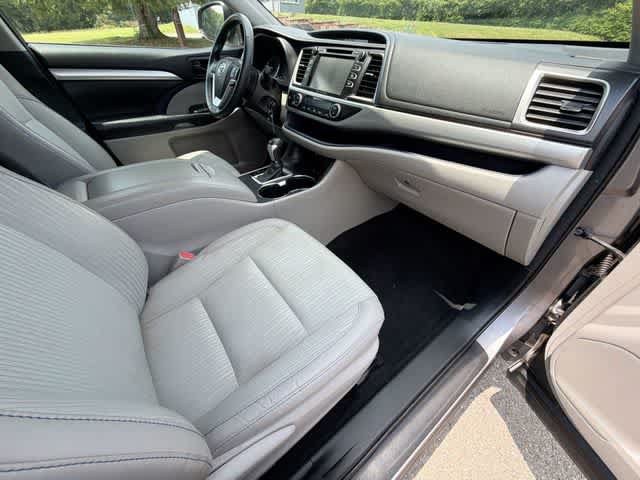 Used 2016 Toyota Highlander Plus AWD/4WD image 20