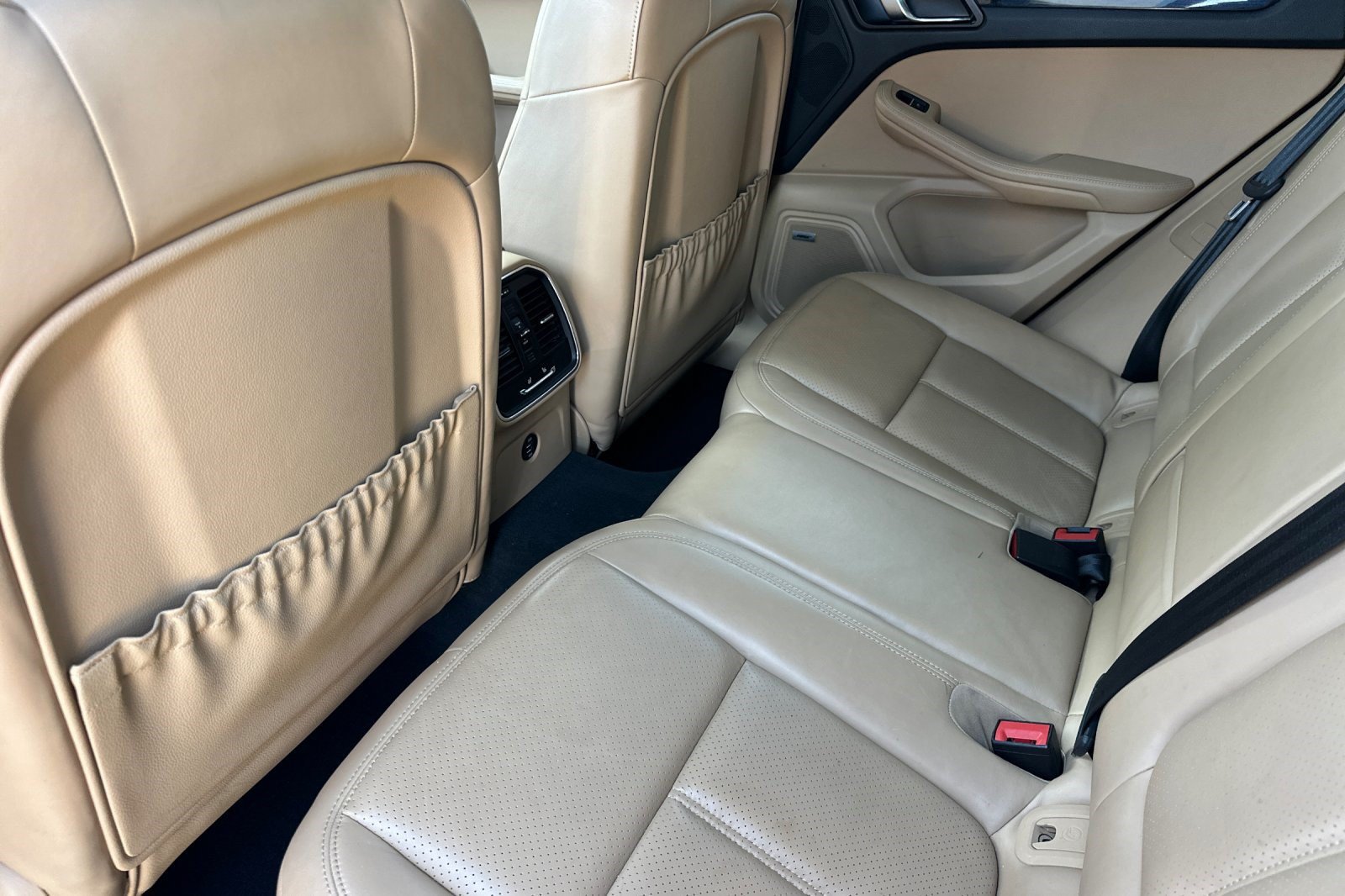 Used 2018 Porsche Macan AWD/4WD image 24