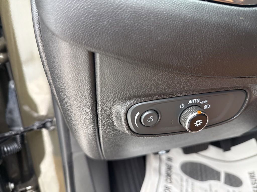Used 2023 Chevrolet Equinox LT FWD image 25