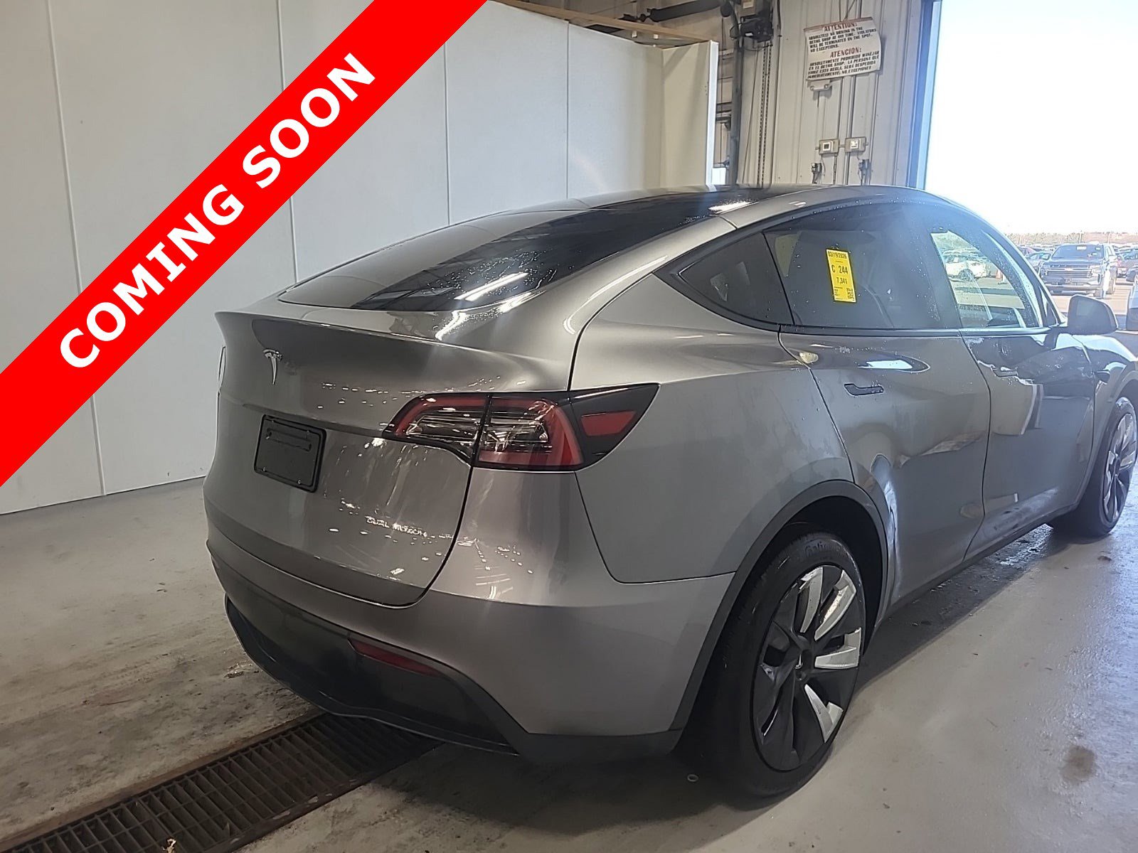 Used 2024 Tesla Model Y Long Range image 3