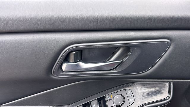 Used 2024 Nissan Rogue SV image 14