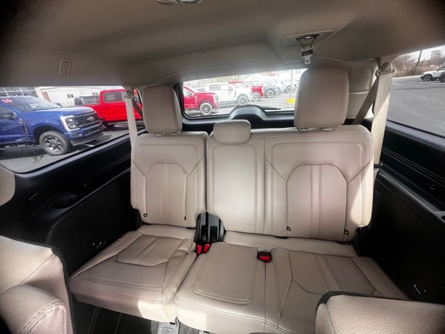 Used 2022 Ford Expedition Max Limited image 13