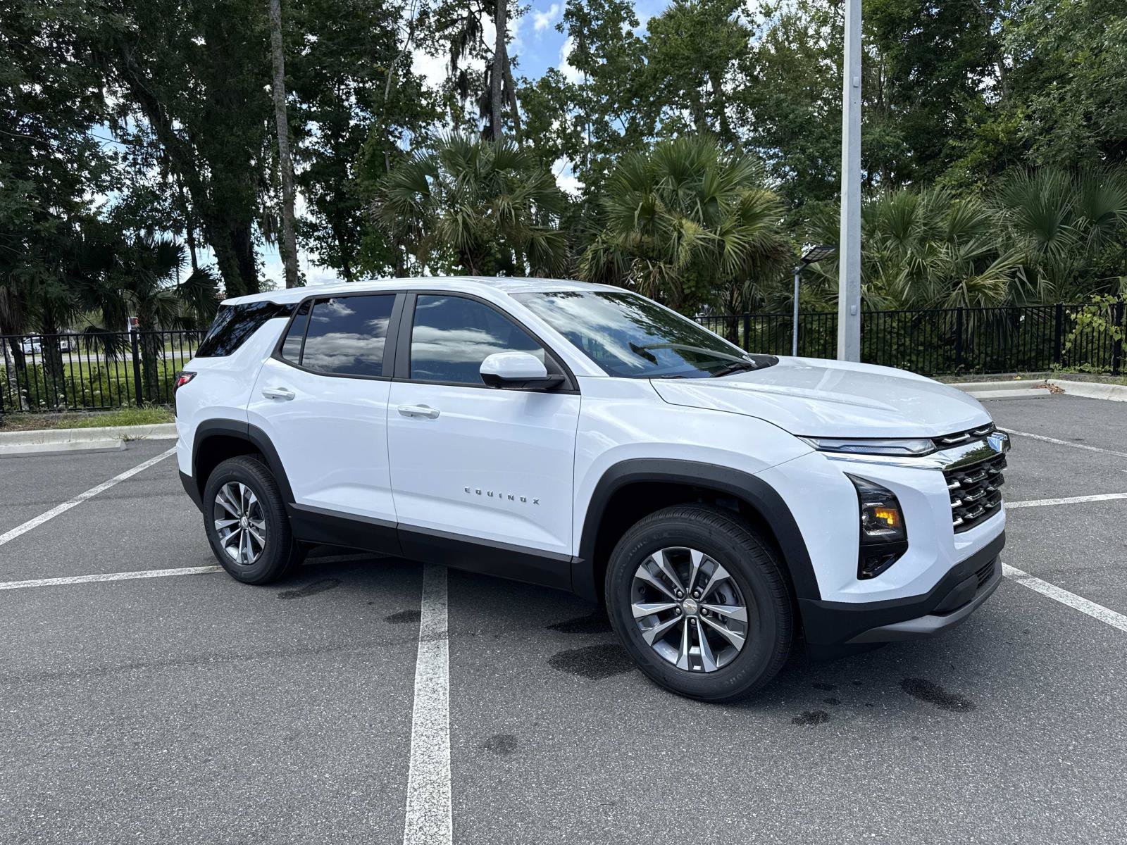 New 2027 Chevrolet Equinox LT w/ Convenience Package II FWD image 1