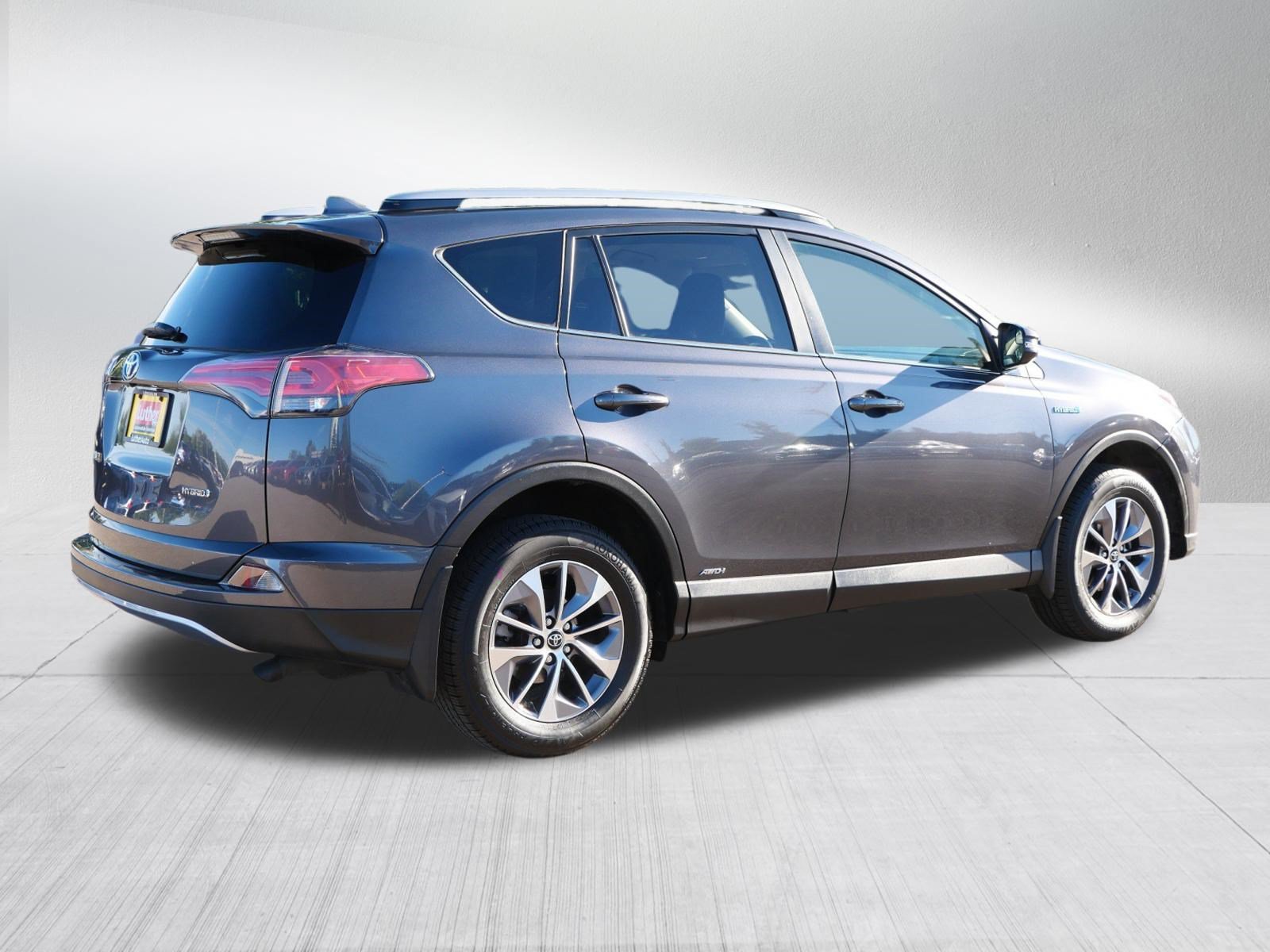 Used 2018 Toyota RAV4 LE AWD/4WD image 7