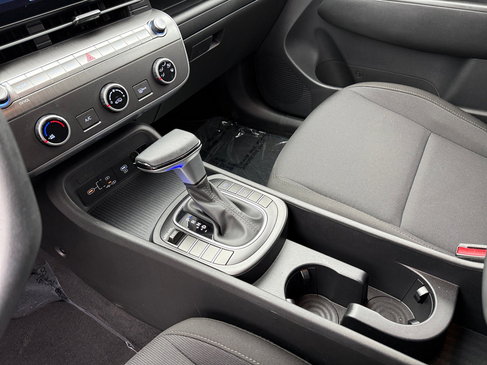 Certified 2025 Hyundai Kona SE image 13