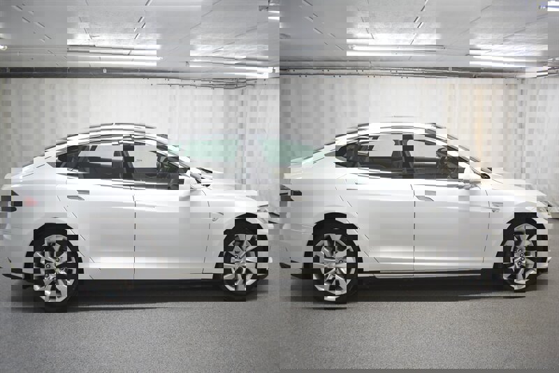 Used 2015 Tesla Model S 85D image 7