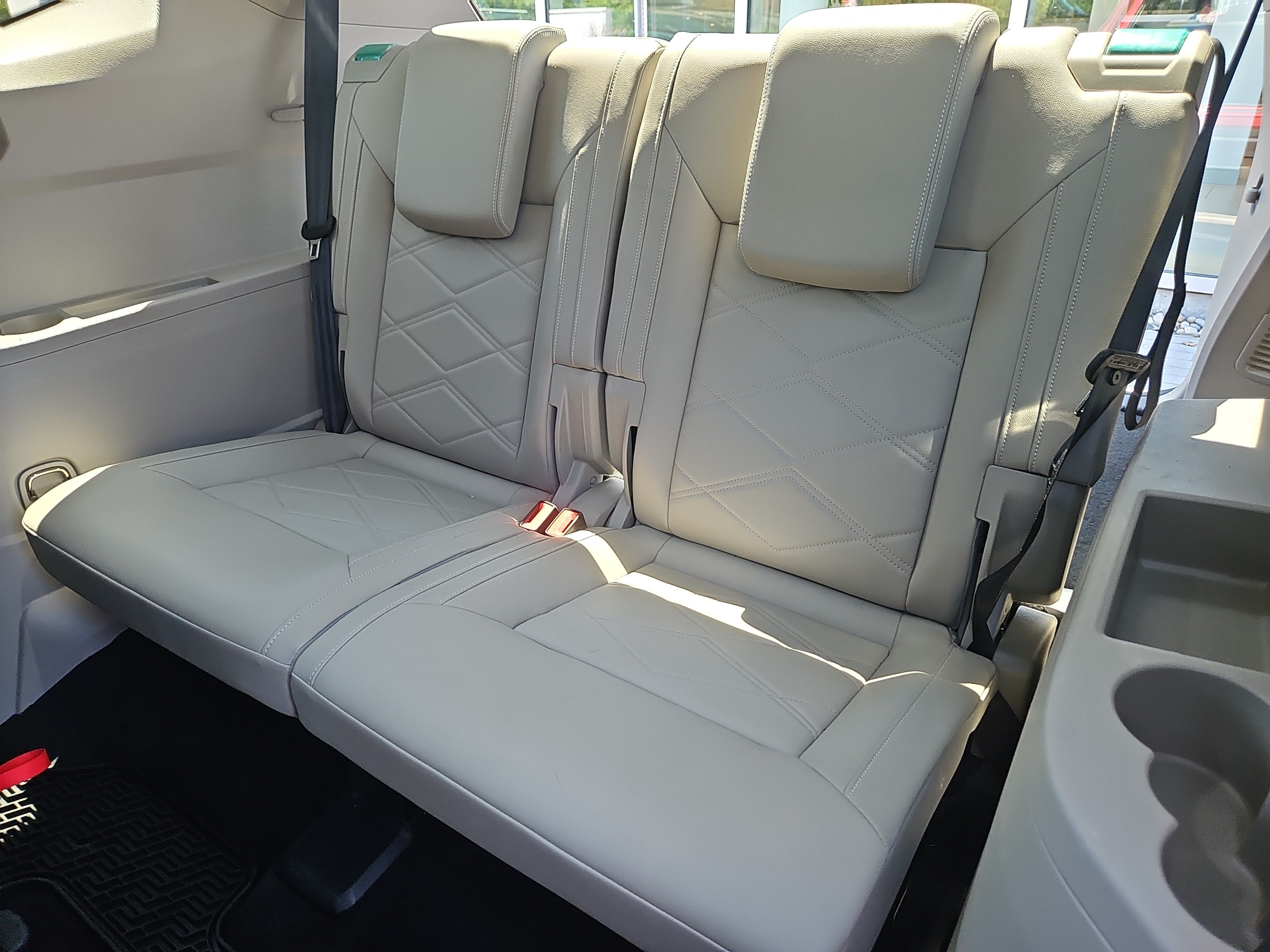 Certified 2024 Volkswagen Atlas SE w/ Panoramic Sunroof Package AWD/4WD image 35