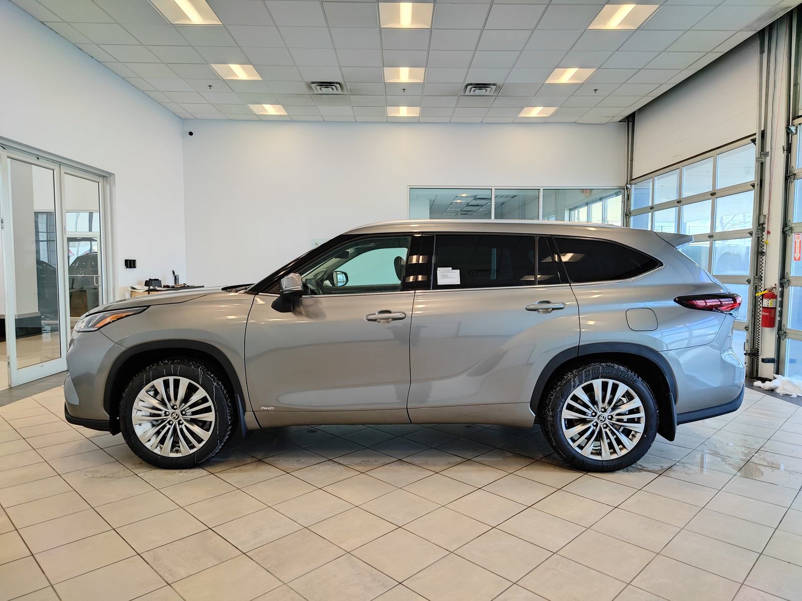 New 2026 Toyota Highlander Platinum image 6