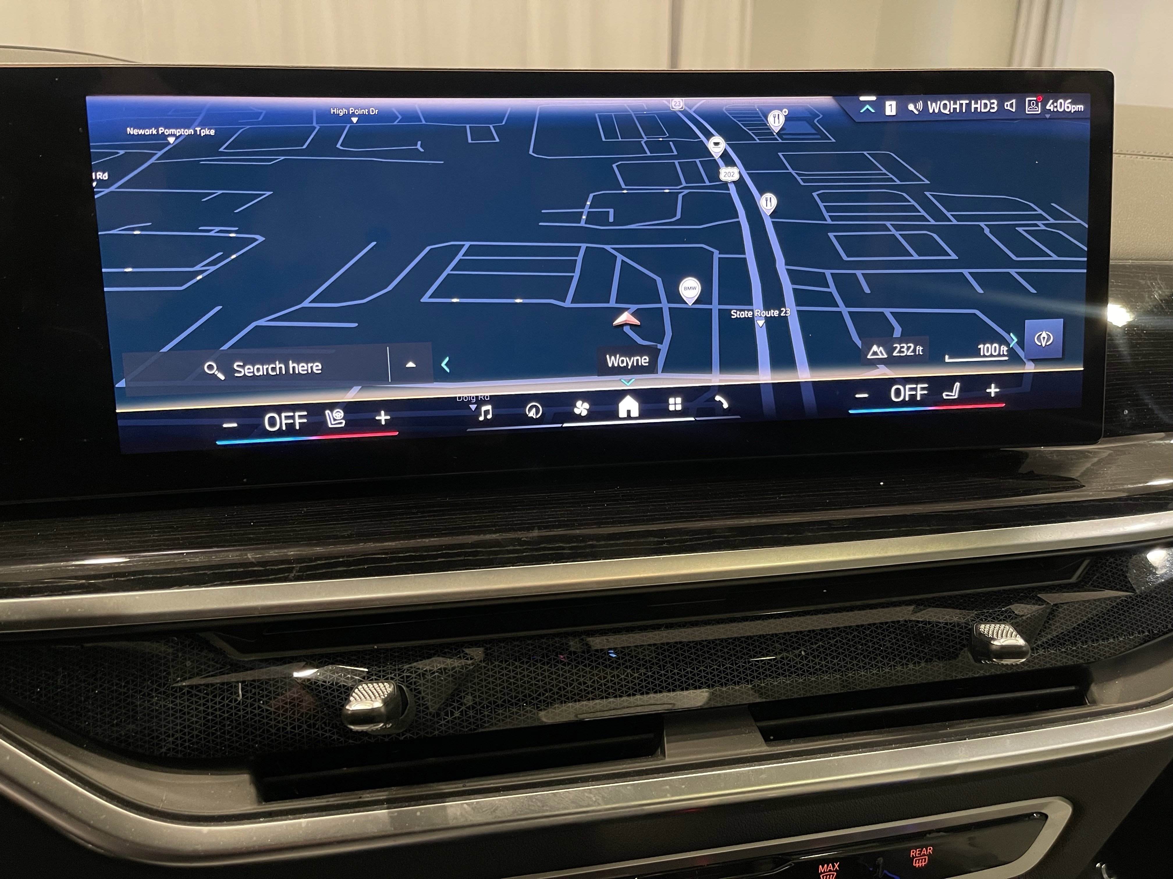 Used 2024 BMW X6 xDrive40i w/ Premium Package image 23