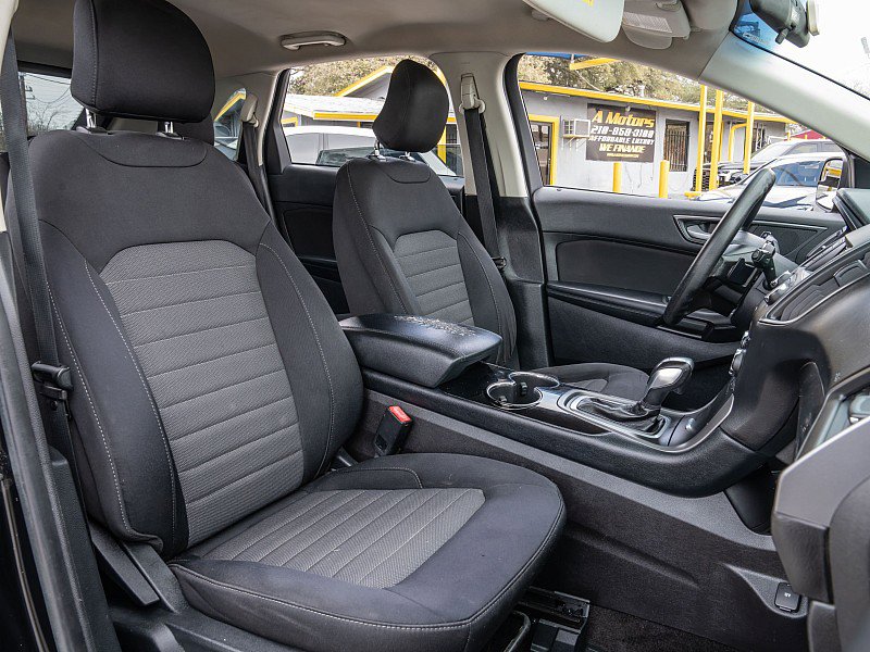 Used 2018 Ford Edge SE w/ Cargo Accessory Package image 16