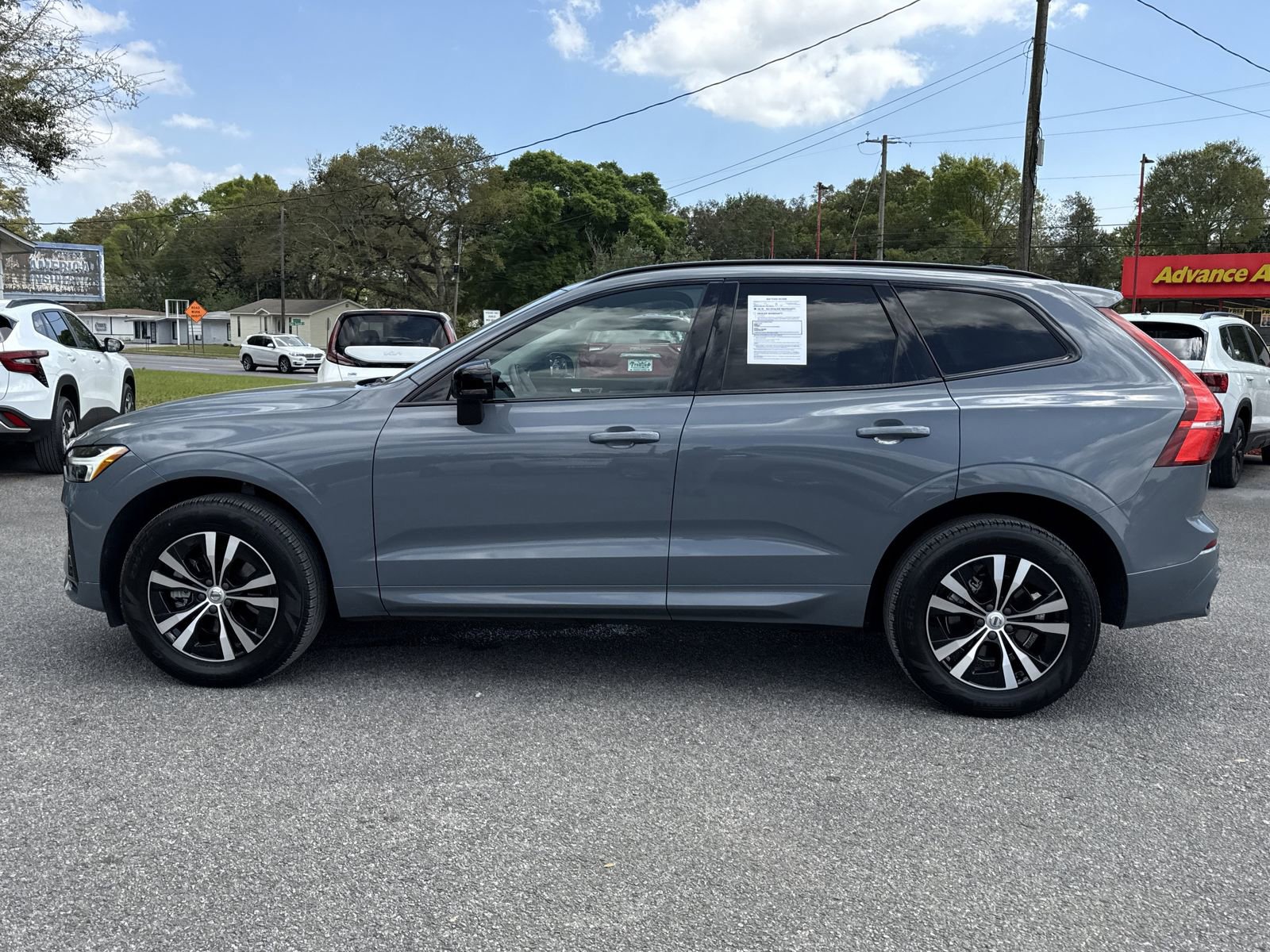 Used 2024 Volvo XC60 B5 Core image 2