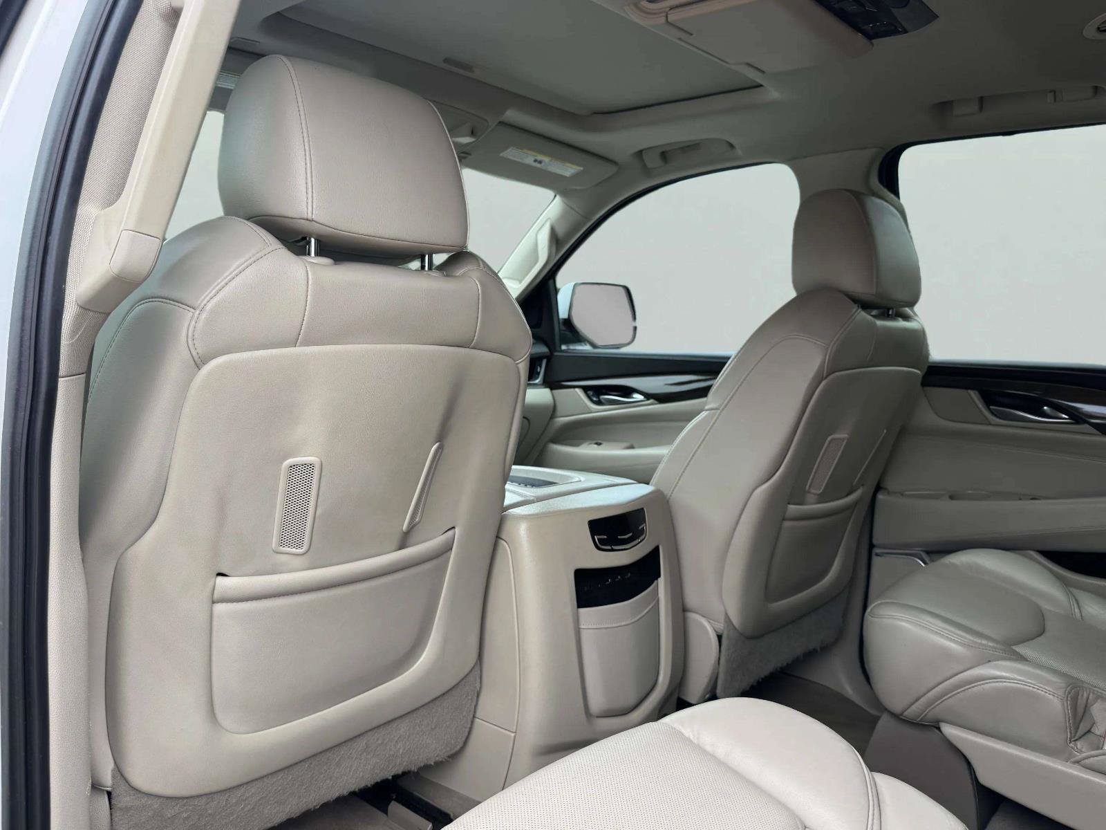 Used 2020 Cadillac Escalade Premium Luxury AWD/4WD image 40