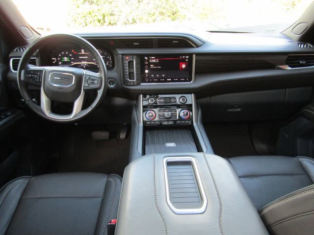 Used 2022 GMC Yukon XL Denali w/ Denali Premium Package image 14