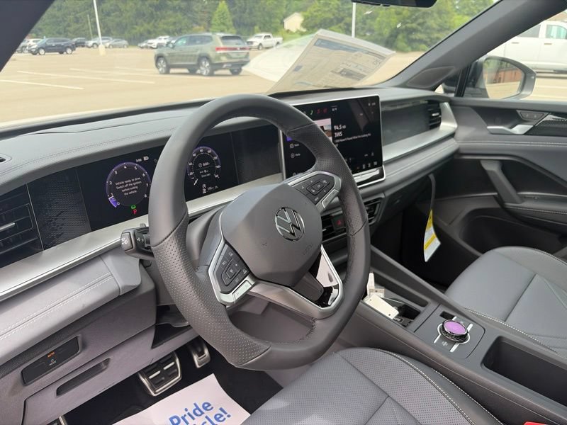 New 2026 Volkswagen Tiguan SE R-Line AWD/4WD image 14