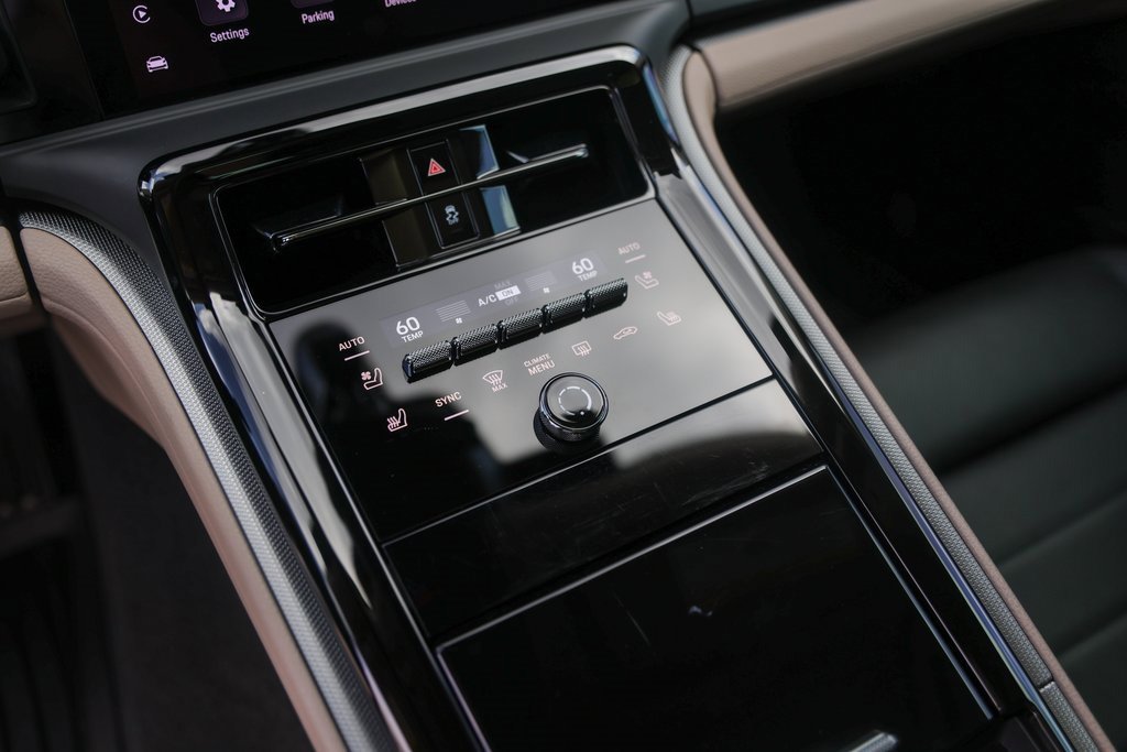 Used 2024 Porsche Panamera image 19