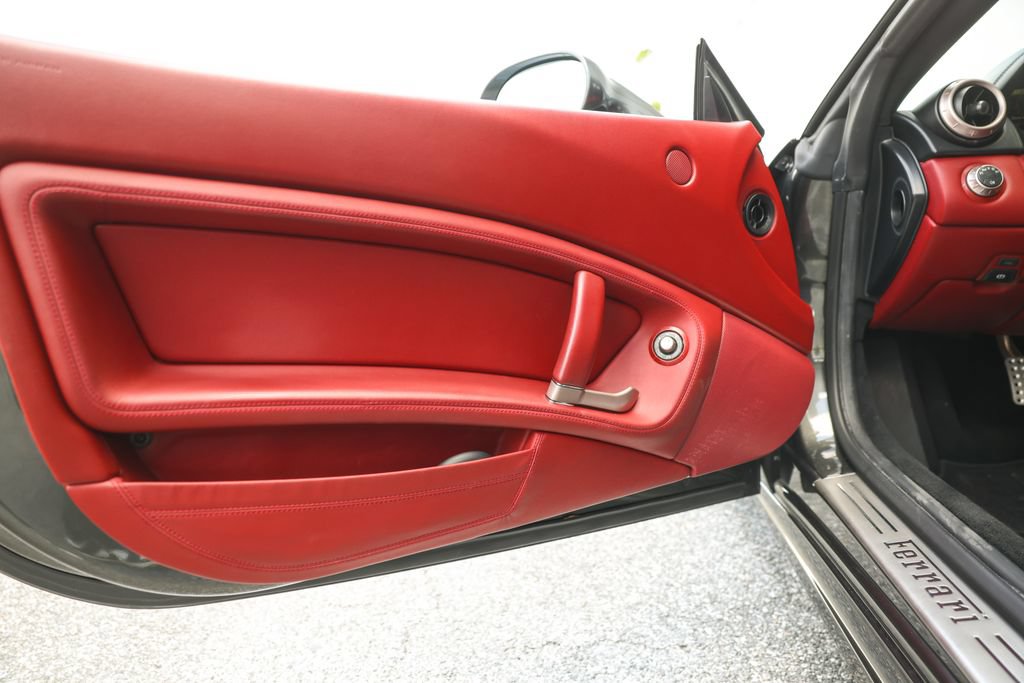 Used 2010 Ferrari California RWD image 35