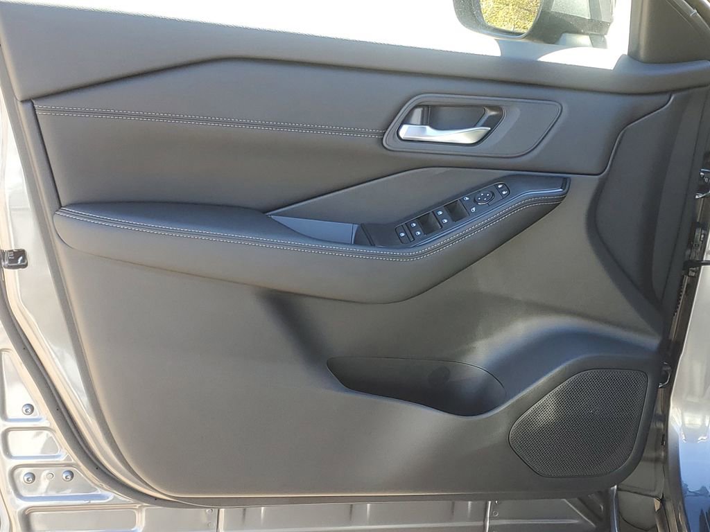 New 2026 Nissan Rogue SV image 9