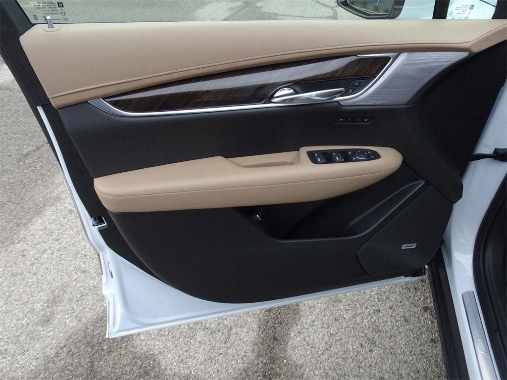 Certified 2025 Cadillac XT6 Premium Luxury w/ Platinum Package image 14