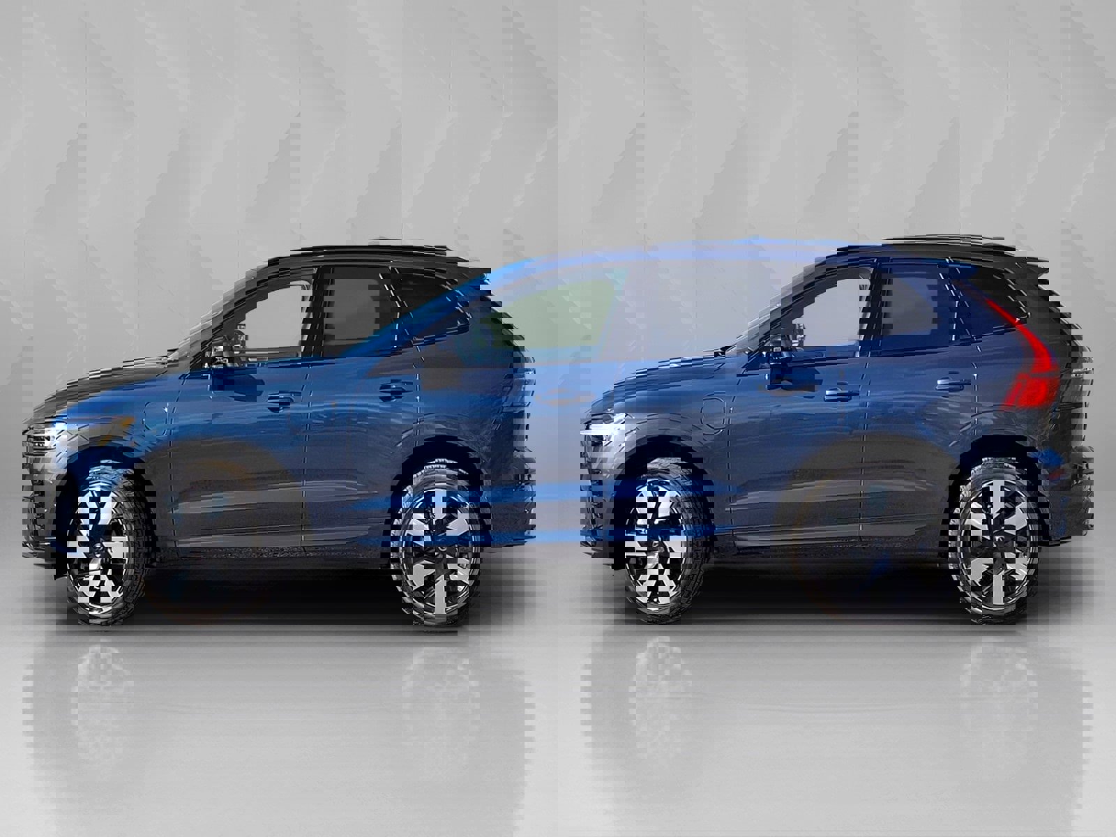 Certified 2024 Volvo XC60 T8 Ultimate w/ Protection Package Premier image 3