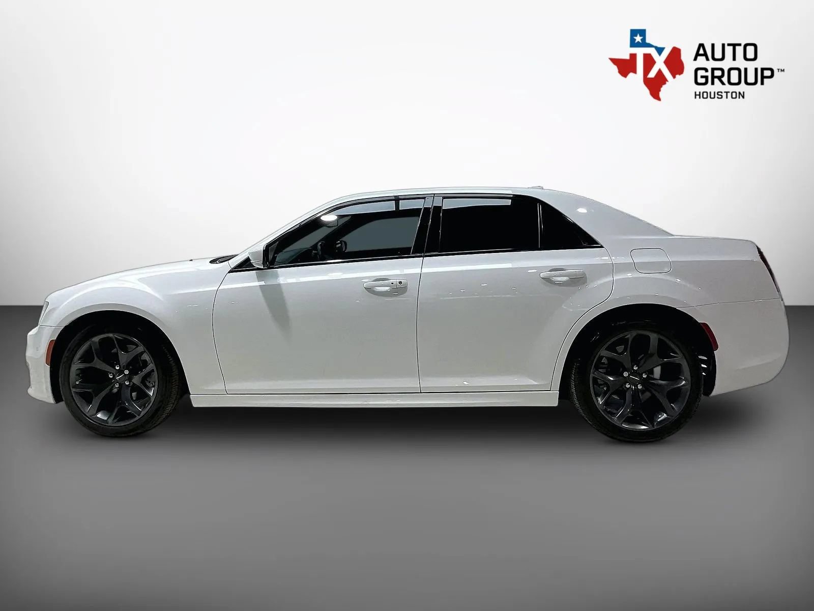 Used 2022 Chrysler 300 S RWD image 9