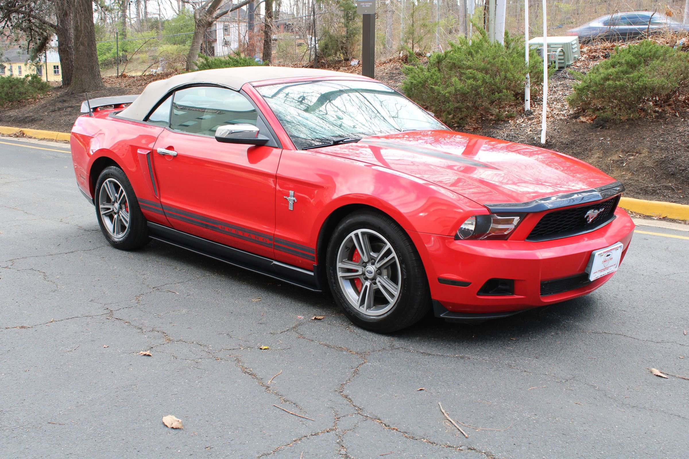 Used 2010 Ford Mustang Convertible image 27