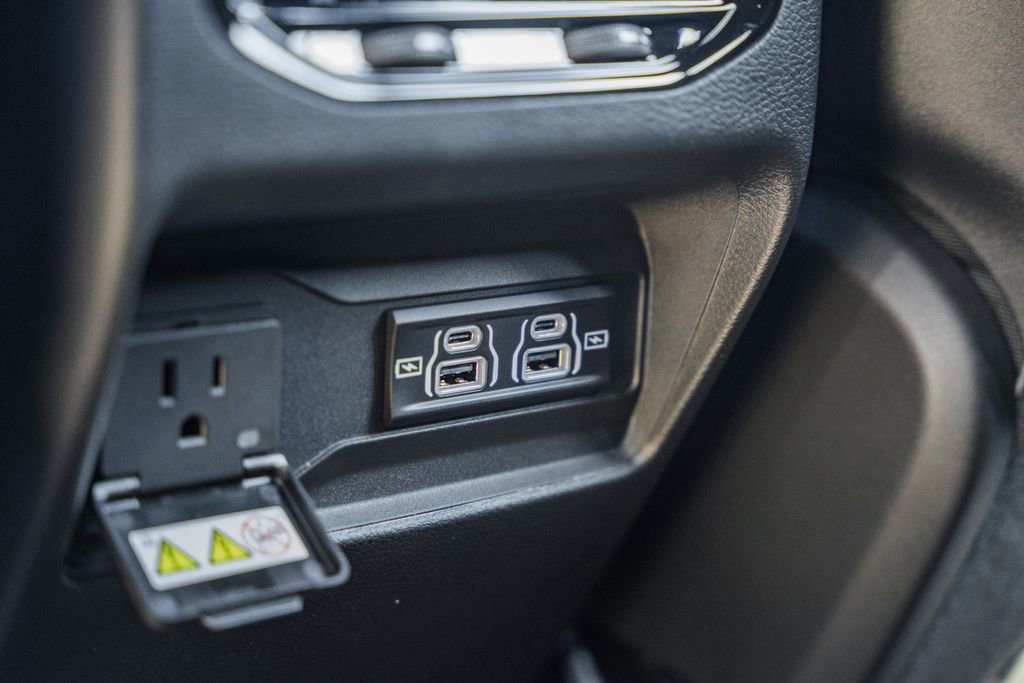 New 2025 Jeep Grand Cherokee Laredo X w/ Luxury Tech Group I image 33