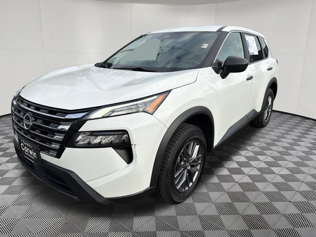 Used 2024 Nissan Rogue S AWD/4WD image 3
