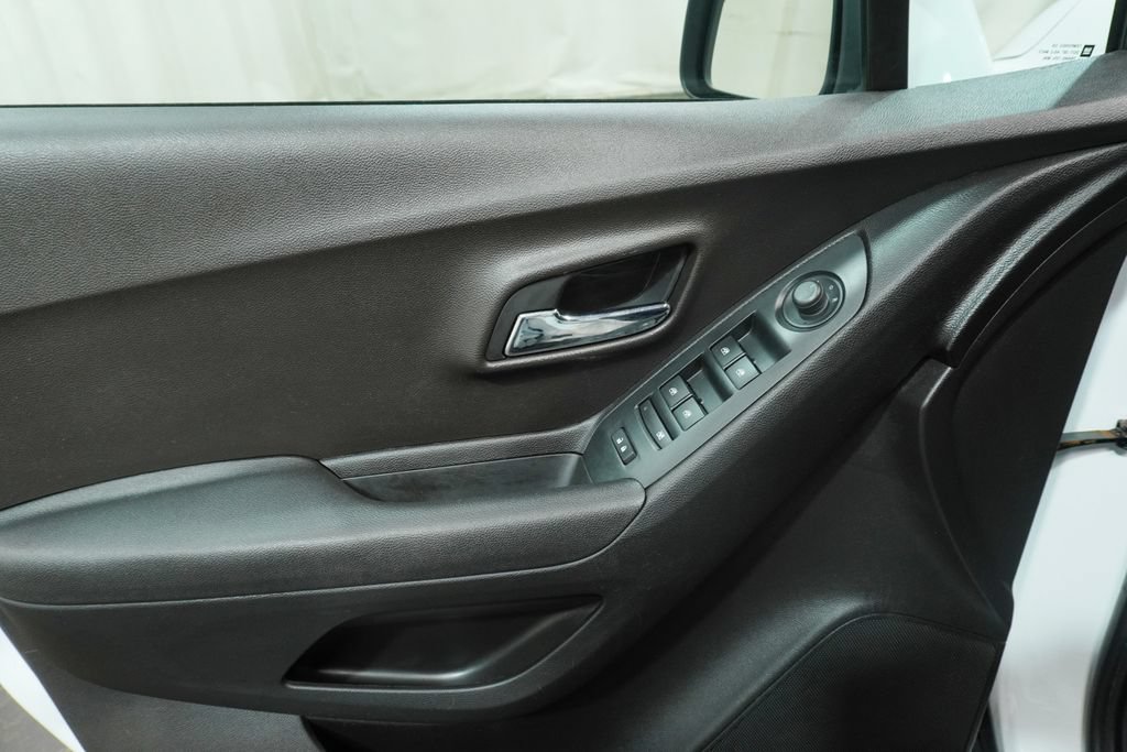 Used 2018 Chevrolet Trax LT w/ Driver Confidence Package FWD image 20
