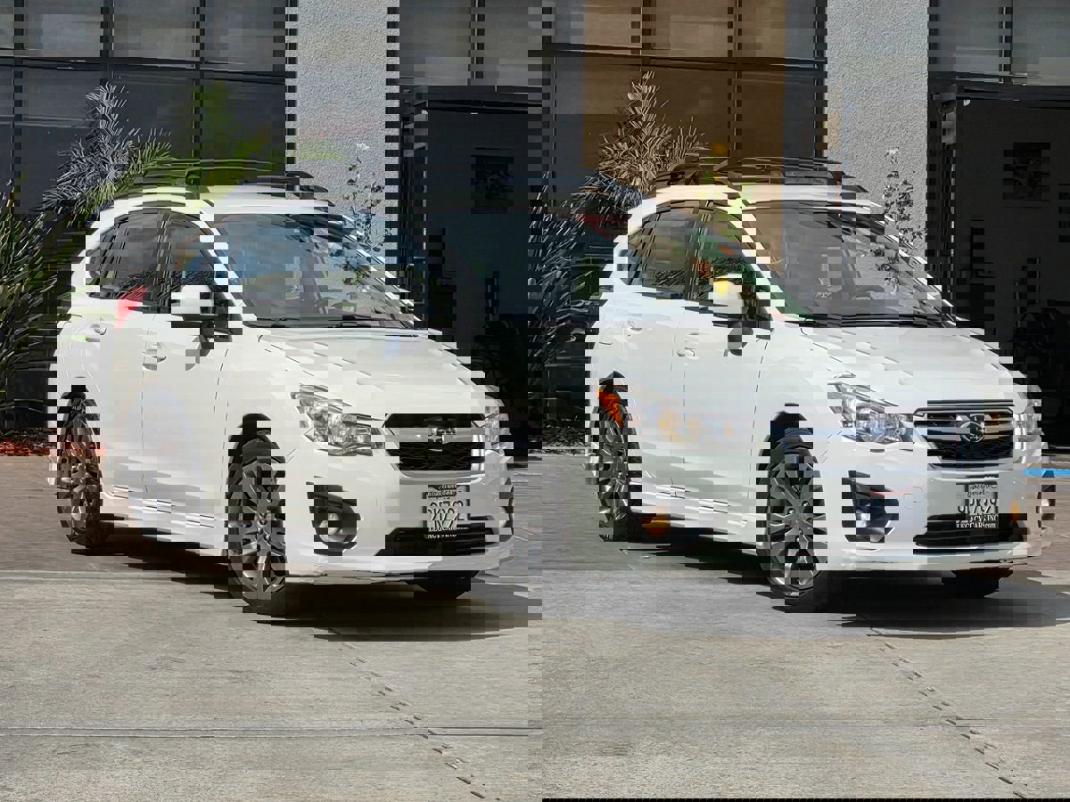 Used 2013 Subaru Impreza 2.0i Sport Premium image 3