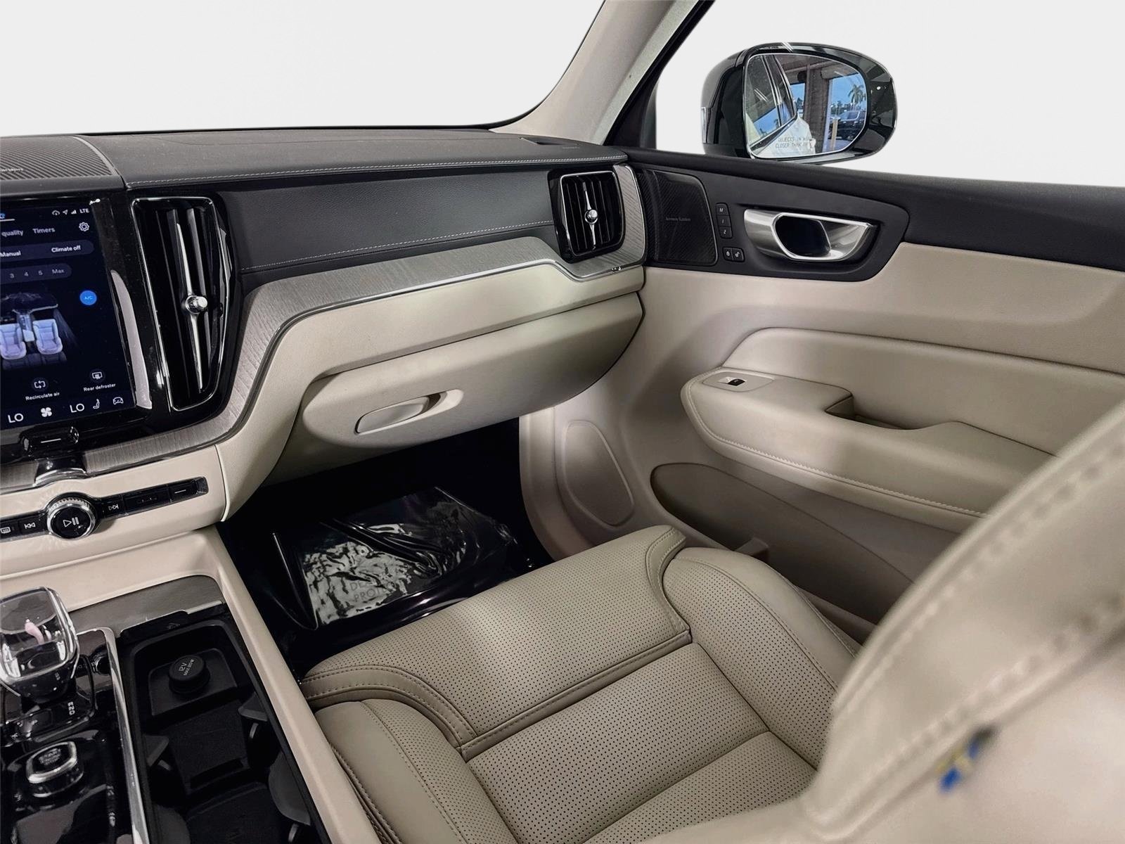Used 2024 Volvo XC60 T8 Ultimate w/ Protection Package Premier AWD/4WD image 26