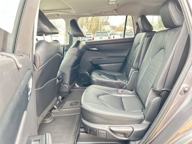Used 2023 Toyota Highlander XLE image 20