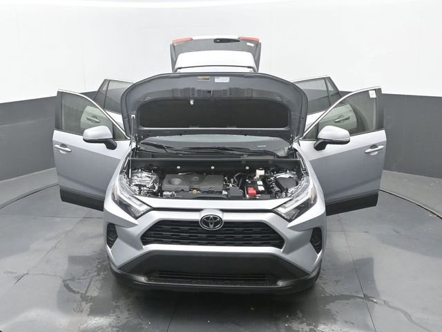 Used 2025 Toyota RAV4 XLE FWD image 33