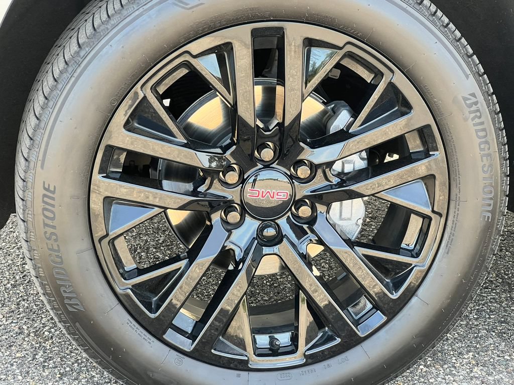 New 2025 GMC Yukon XL Denali w/ Denali Reserve Package AWD/4WD image 11