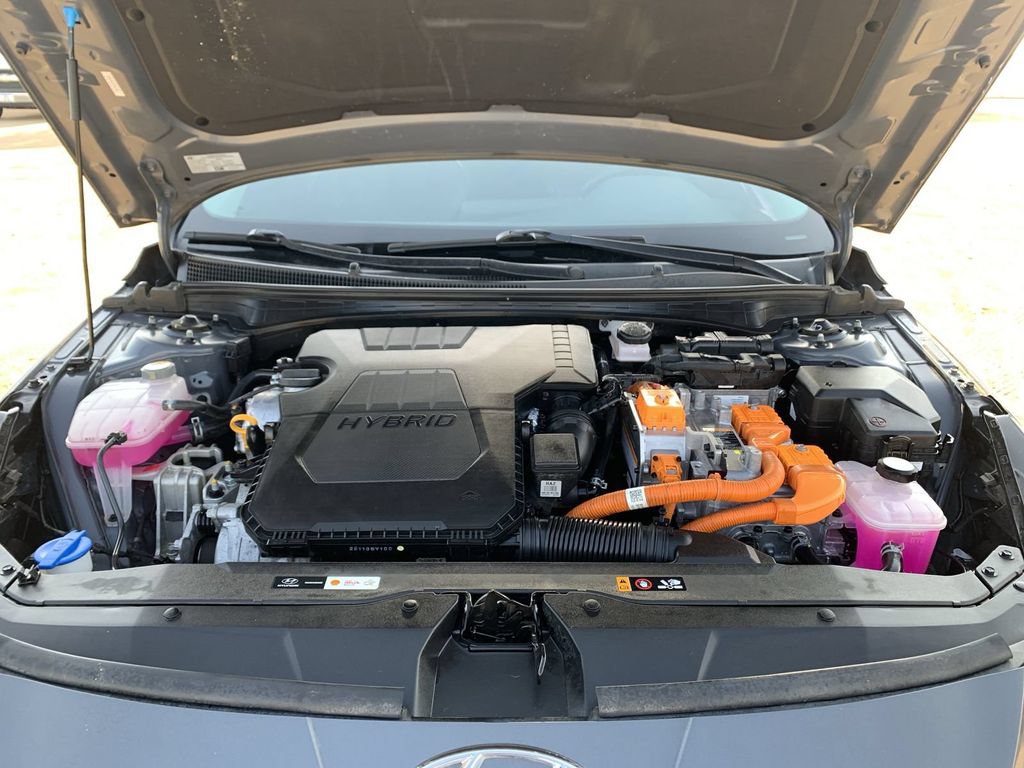 Used 2023 Hyundai Elantra Limited FWD image 28