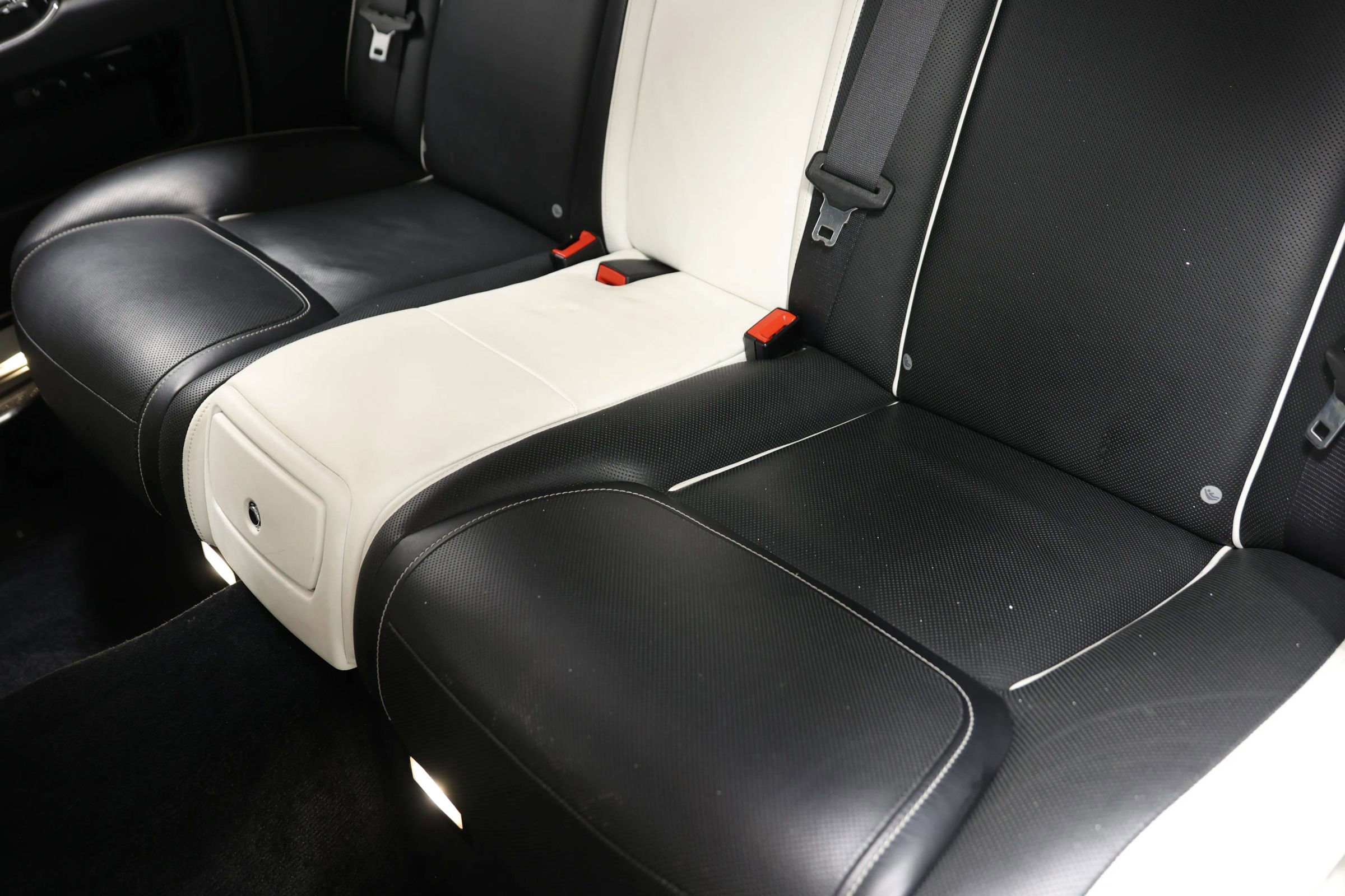 Used 2017 Rolls-Royce Ghost Series II Sedan 4D image 65