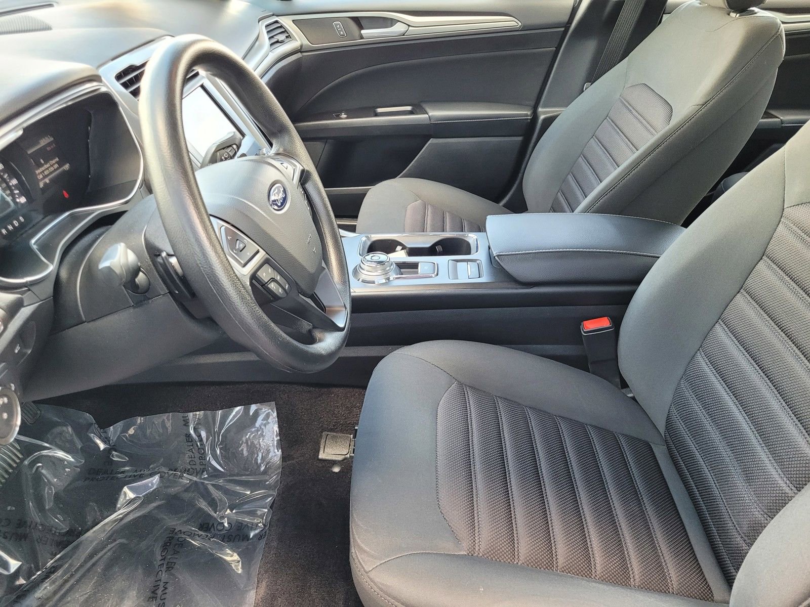 Used 2017 Ford Fusion SE w/ Fusion SE Technology Package image 21