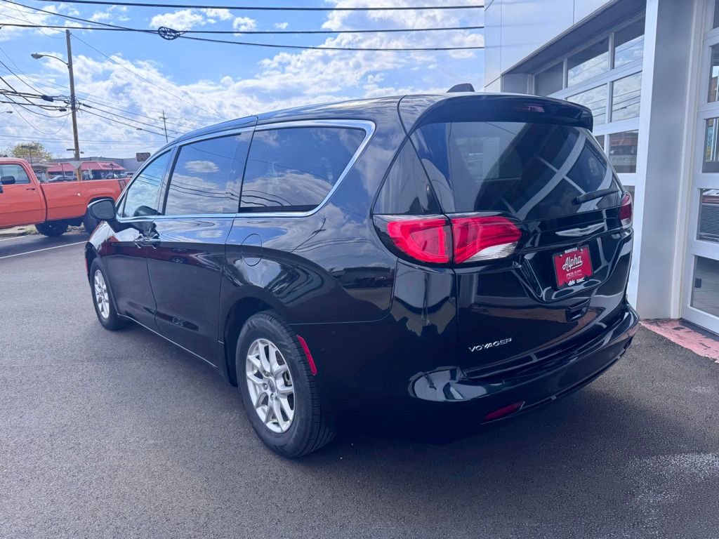 Used 2024 Chrysler Voyager LX FWD image 3