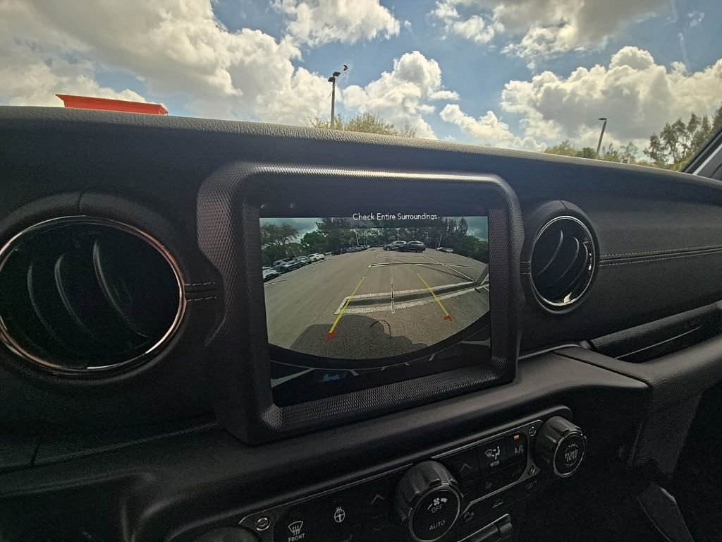 Used 2022 Jeep Wrangler Unlimited Sahara image 21