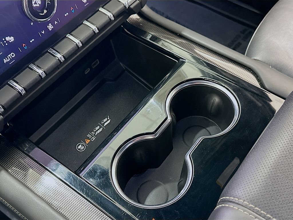 Used 2025 GMC Yukon Elevation image 17