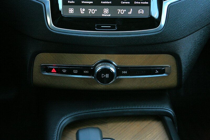 Used 2023 Volvo XC90 B6 Plus AWD/4WD image 25