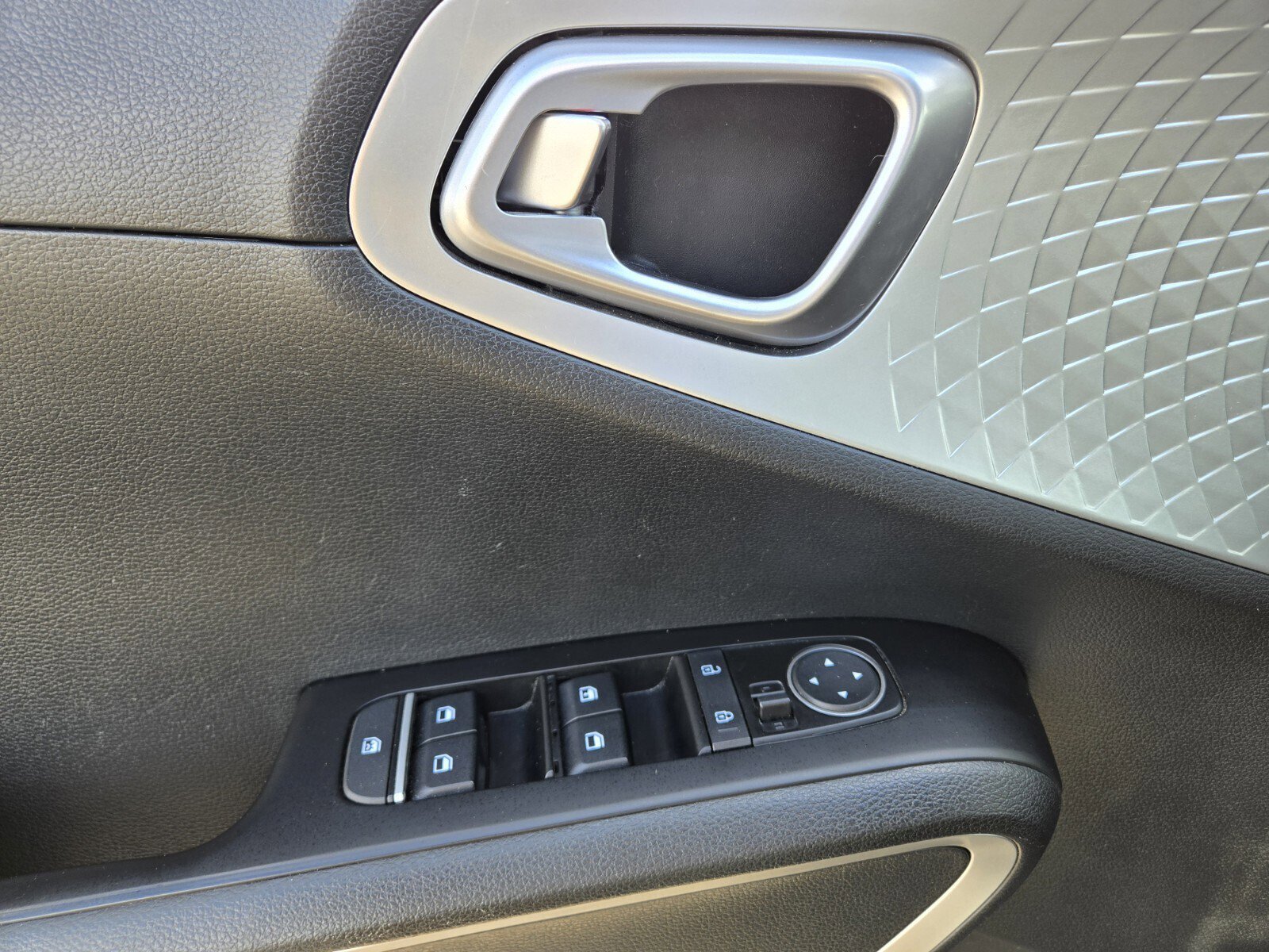 Certified 2024 Kia Soul LX w/ Option Group 015 image 17